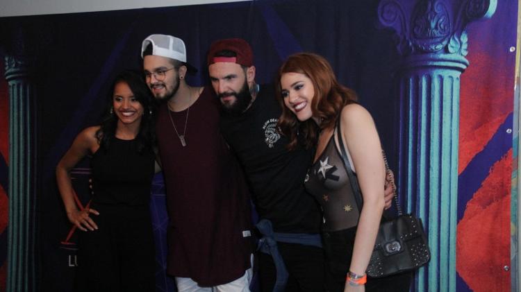 Gleici, Wagner e Ana Clara tietam Luan Santana após show no Rio - Wallace Barbosa/ AgNews - Wallace Barbosa/ AgNews