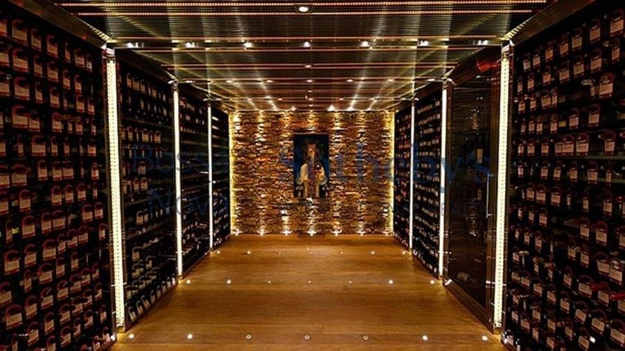 A mansão de Neymar possui uma grande adega climatizada - Reprodução