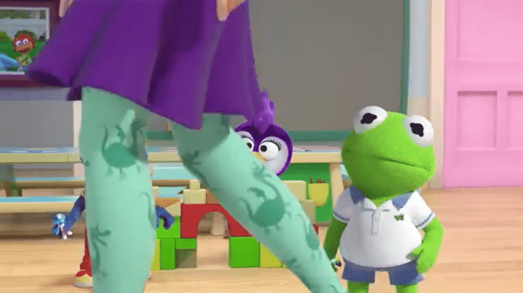 As pernas da Nanny em cena de "Muppebt Babies" - Reprodução - Reprodução