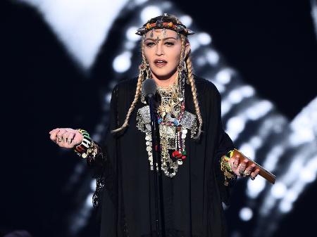 Madonna apresenta prêmio de melhor clipe do ano e faz homenagem a Aretha Franklin no VMA 2018 - Michael Loccisano/Getty Images for MTV