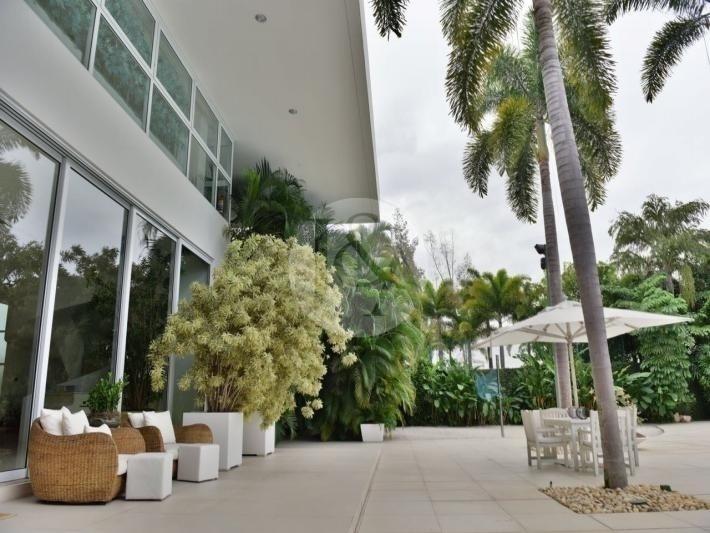 A mansão possui 2.626 m² de área construída em um condomínio dos mais luxuosos na Barra da Tijuca - Reprodução/Imobiliária Judice & Araújo