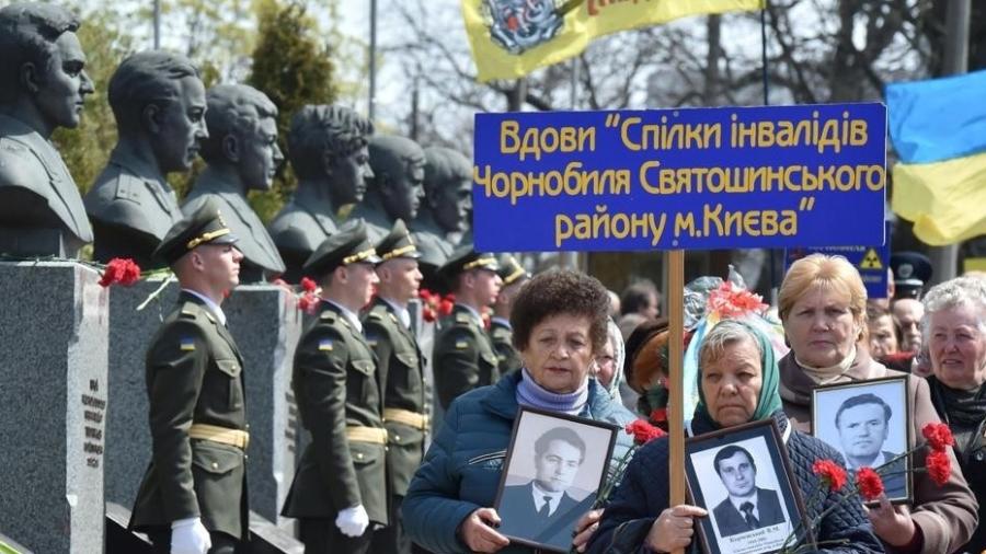 A Ucrânia paga pensões a 36.525 viúvas de vítimas do acidente de Chernobyl - Sergei Supinsky/Getty Images