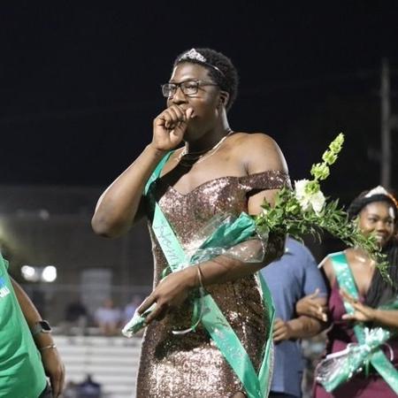 Brandon Allen é coroado rainha de corte de boas-vindas da White Station High School, escola em Memphis (EUA) - Emmett Campbell/White Station High School