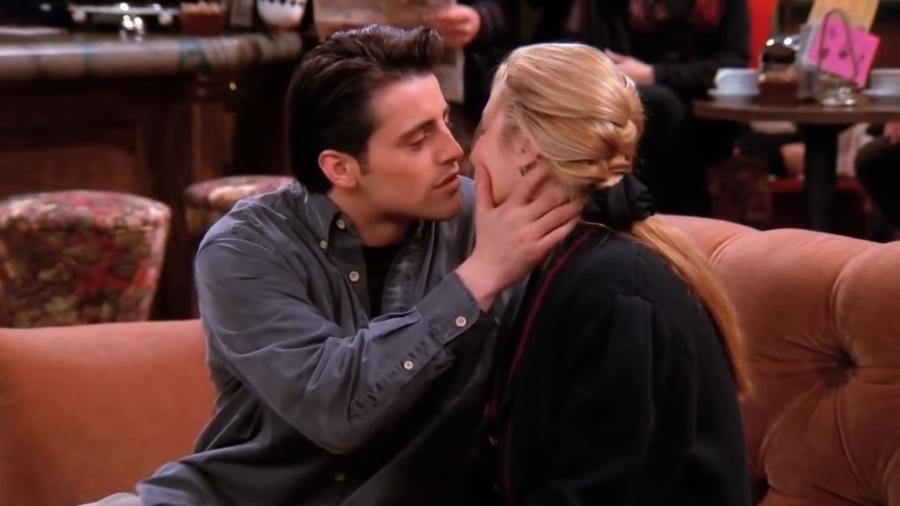 O beijo de Phoebe e Joey na primeira temporada de Friends - Reprodução/Youtube