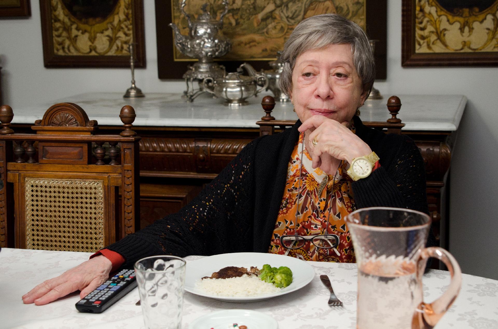 Doce de Mãe (2012): "Em 2013, me coube o Emmy Internacional de melhor atriz pelo trabalho no telefilme de Jorge Furtado e Ana Luiza Azevedo. No ano seguinte, o telefilme foi transformado em série. Fui novamente indicada. Dessa vez quem levou, gloriosamente, como diretor foi Jorge Furtado". - Rede Globo/Fábio Rebelo