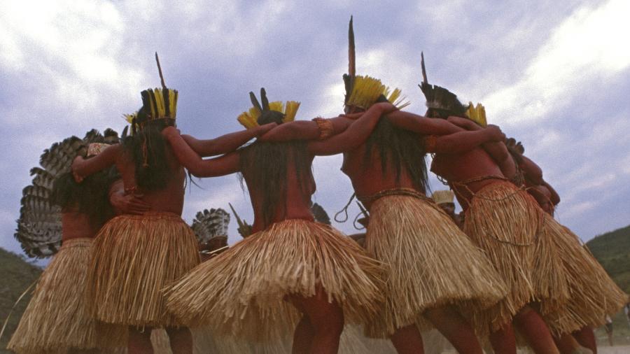 Membros da tribo indígena Yawanawa dançam - LightRocket via Getty Images
