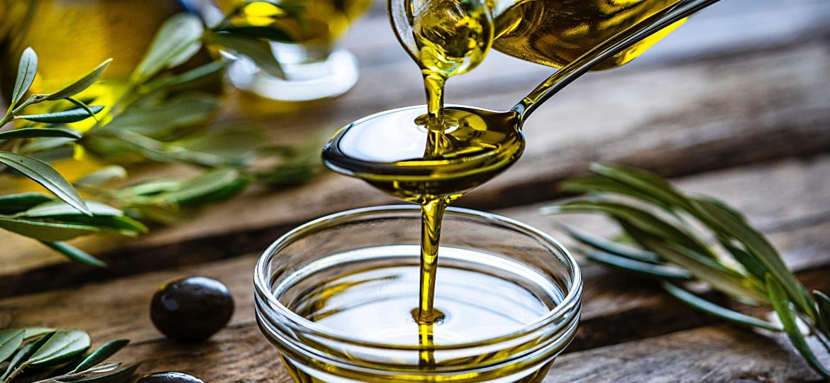 Azeite de oliva é um querido na cozinha, mas você sabe que também é cercado de mitos? - Getty Images