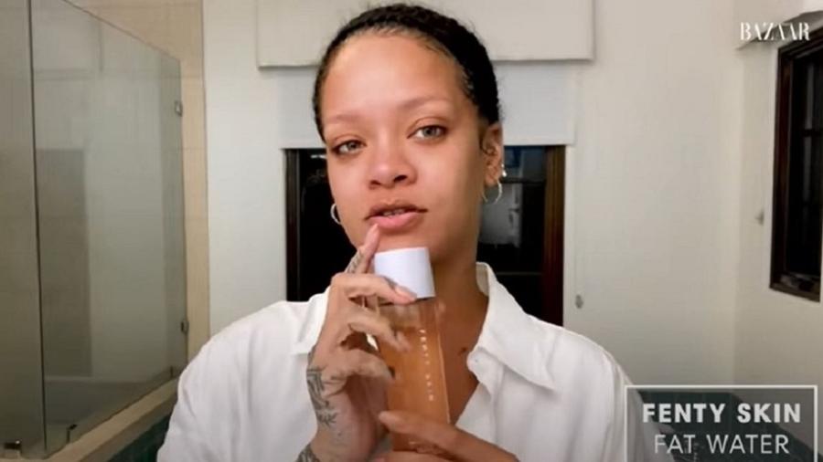 Fenty Beauty chega ao Brasil e preços viram motivo de piada entre as fãs de Rihanna - Reprodução/YouTube/Harper"s BAZAAR