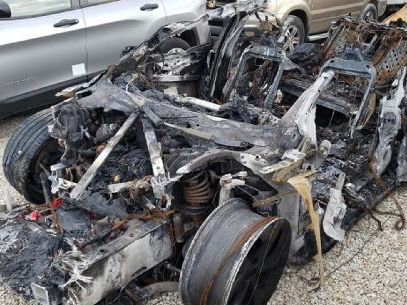 Carro elétrico pega fogo após passar por enchente. É preocupante?