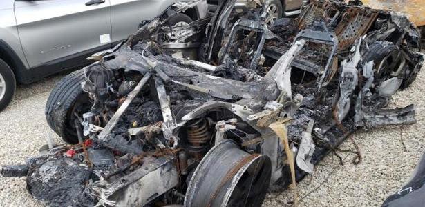 Carro elétrico pega fogo após passar por enchente. É preocupante?