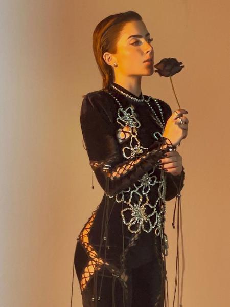 Jade Picon e um look de recortes e miçangas - Reprodução/Instagram - Reprodução/Instagram