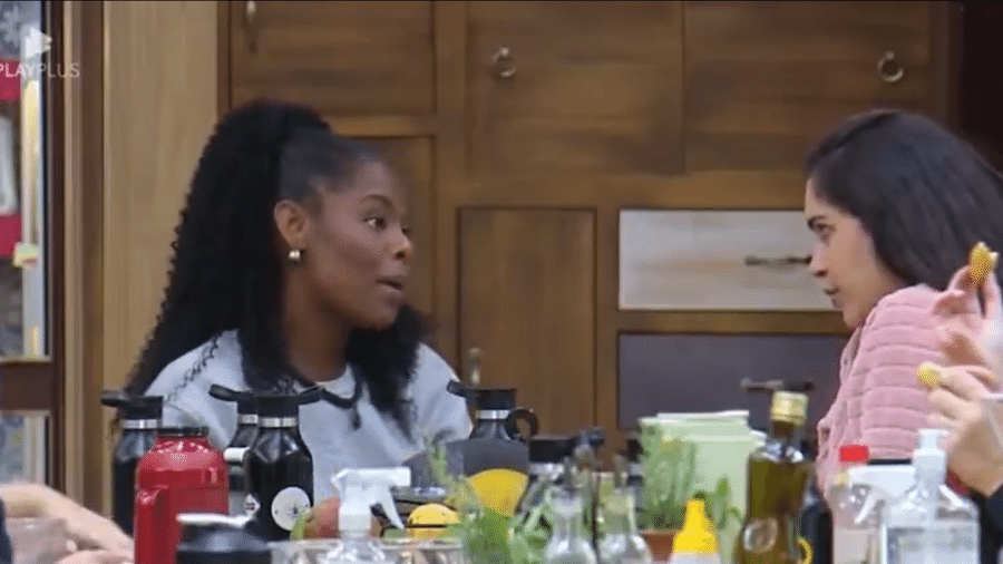 Suelen e Gizelly conversam sobre Sacha - Reprodução/Playplus