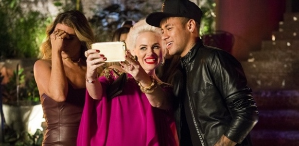 Ao lado de Neymar, Karine Telles como Sumara no começo de "A Regra do Jogo" - João Miguel Júnior/Tv Globo - João Miguel Júnior/Tv Globo