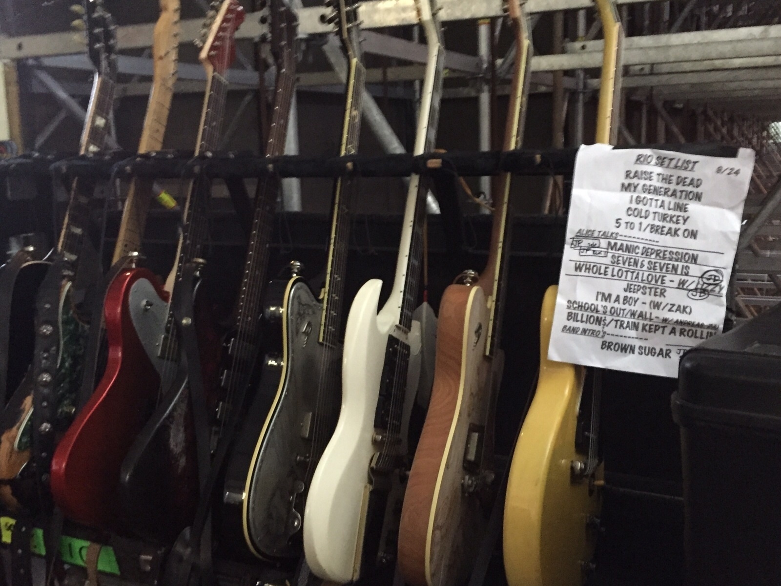 24.set.2015 - A reportagem do UOL teve acesso ao Palco Mundo do Rock in Rio na tarde desta quinta (24). Se apresentam: CPM22 Hollywood Vampires, Queens of The Stone Age e System of a Down - Felipe Branco Cruz/UOL