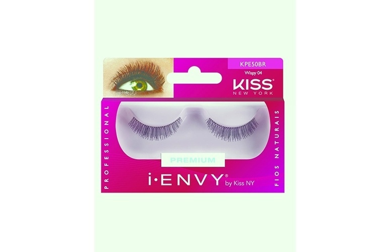 3.	Cílios postiços i-Envy Wispy, da Kiss New York. Dá volume aos cílios naturais. Preço: R$ 14,25. Informações: www.kissnewyork.com.br | Preço e disponibilidade consultados em outubro de 2015 e sujeitos a alterações  Divulgação - Divulgação