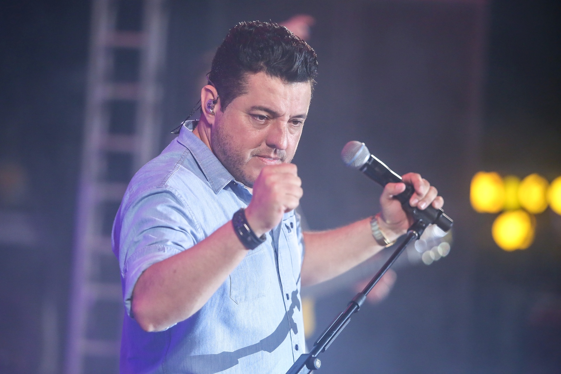 20.nov.2015 - O sertanejo Bruno, da dupla com Marrone, canta no festival Villa Mix, em Belém - Caio Duran / Azzi Agency / Divulgação