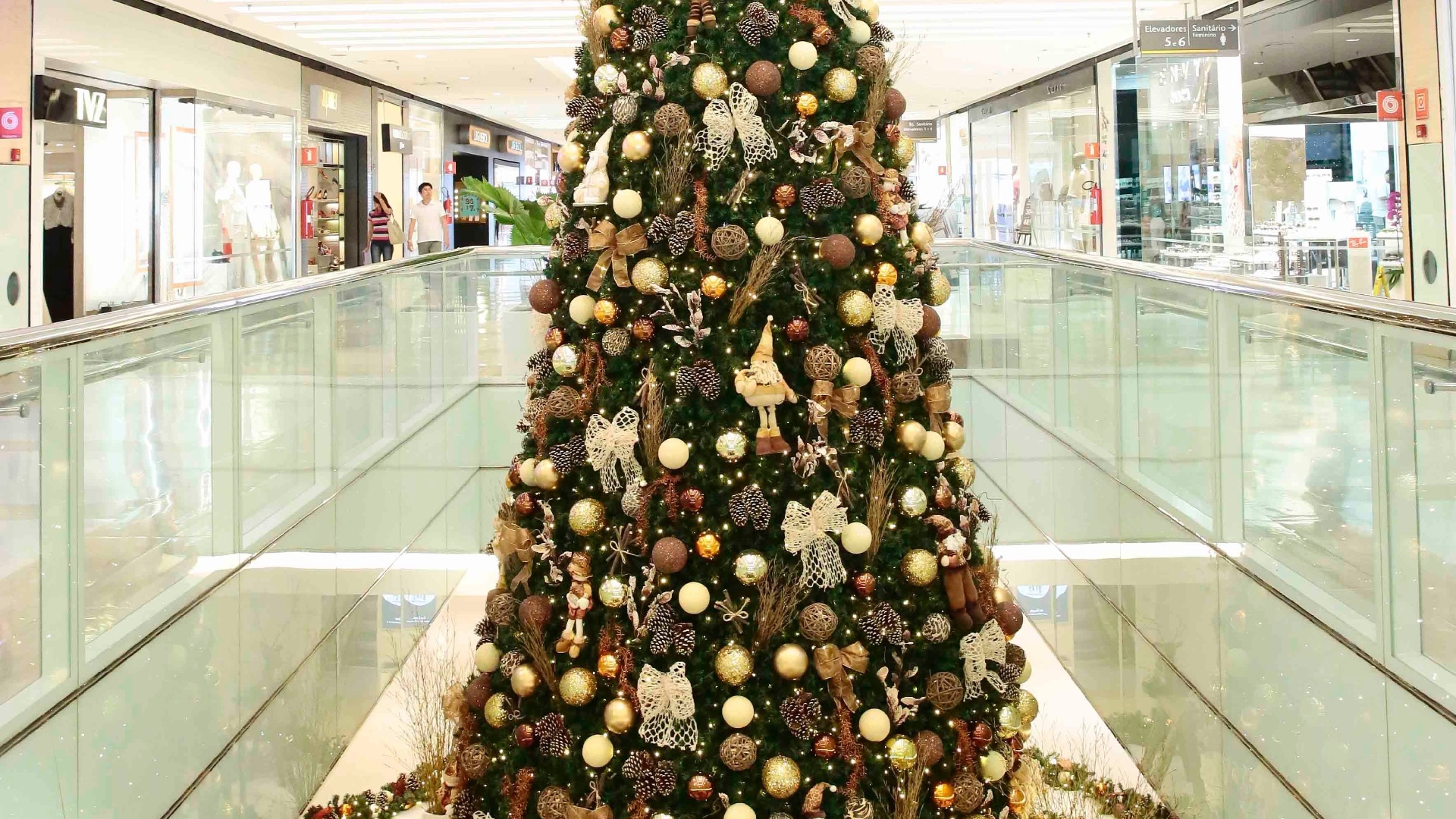 Árvore 12 metros na decoração de Natal do Shopping Ibirapuera - Kali Marina