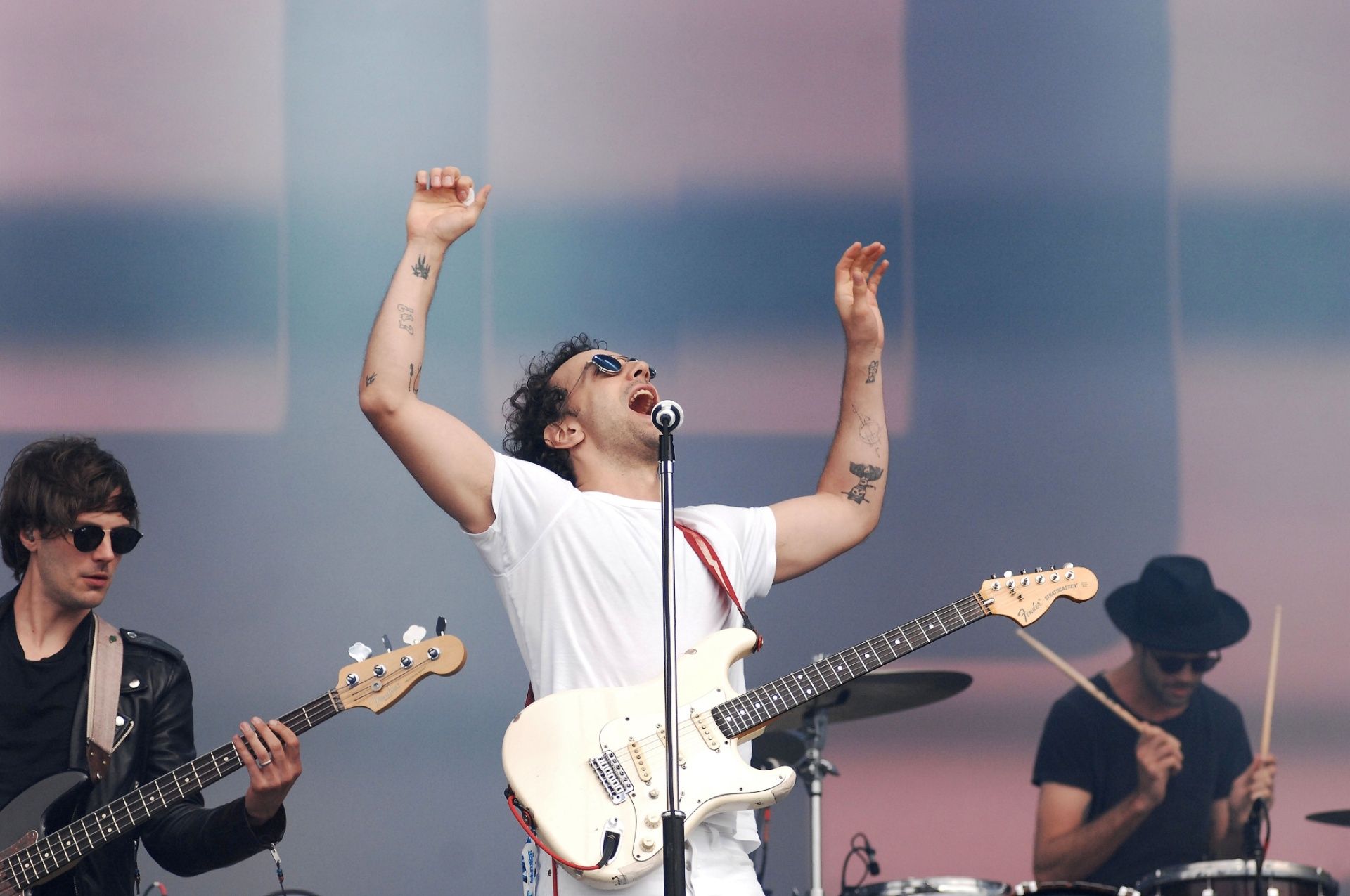 13.mar.2016 - Albert Hammond Jr. se apresenta no palco Axe no segundo dia do Lollapalooza Brasil 2016, no autódromo de Interlagos, em São Paulo - Reinaldo Canato/UOL