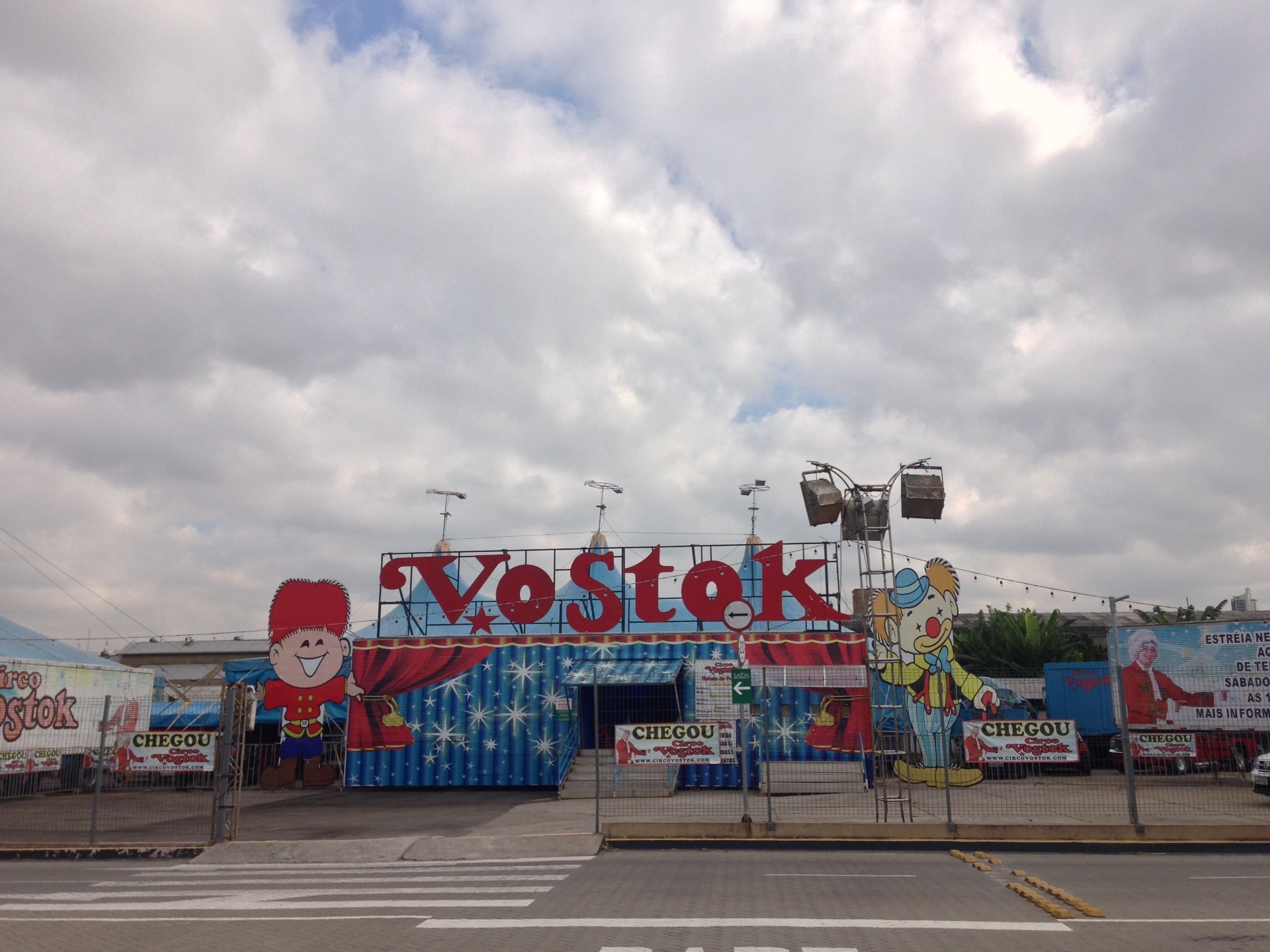 O Circo Vostok está no estacionamento do Mooca Plaza Shopping - Divulgação