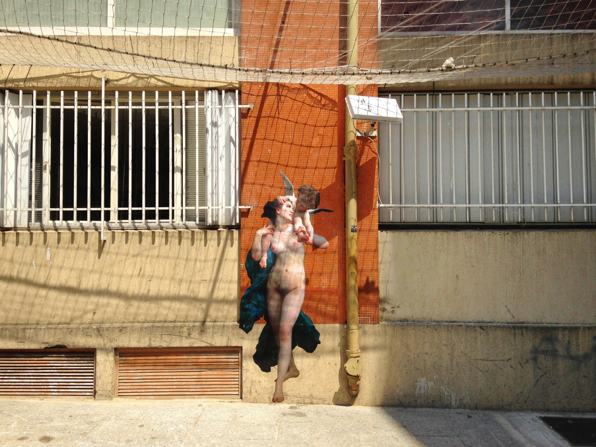 Anjos nus em uma rua em Paris, na França - Julien de Casabianca/Divulgação