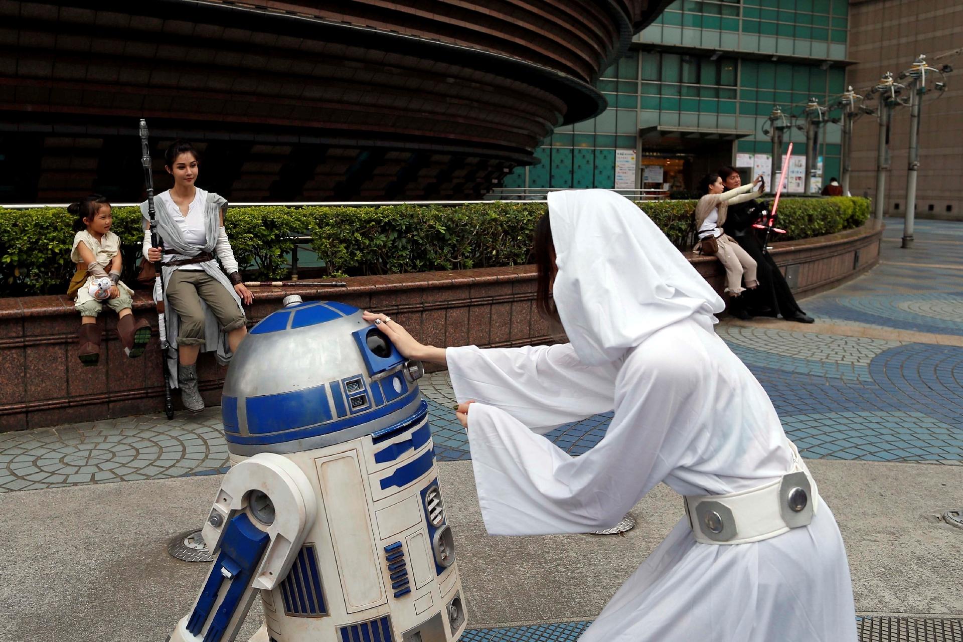 Fãs vestidos como personagens de "Star Wars" desfilam por Taipei, em Taiwan - Tyrone Siu/Reuters