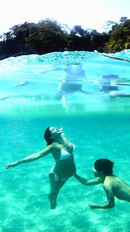 Carol Castro posou grávida para foto de mergulho em Noronha - Reprodução/Instagram