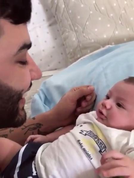 Gusttavo Lima ensina o filho Gabriel a falar "papai" - Reprodução/Instagram/gusttavolima