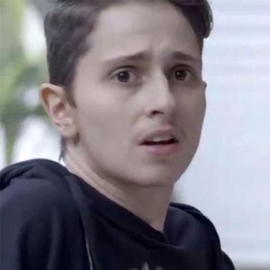 Ivan fica tenso ao avistar Cláudio - Reprodução/Globo - Reprodução/Globo