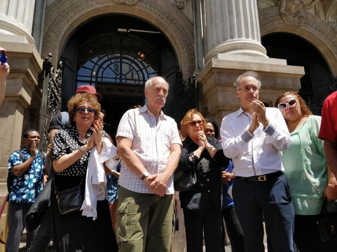 Nicette Bruno se emociona na despedida a Eva Todor - Daniel Pinheiro/AgNews