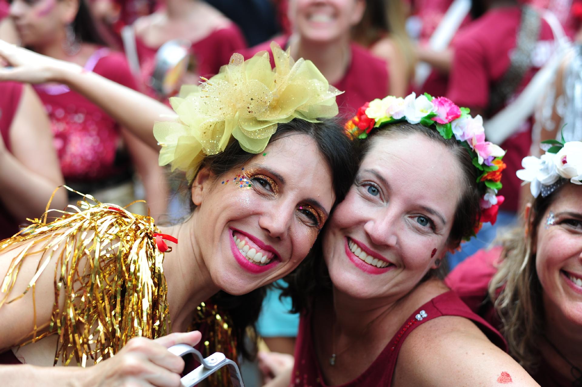 Bloco Te Amo, Mas Só Como Amigo desfila pelas ruas de Pinheiros na tarde deste sábado (17) - Junior Lago/UOL