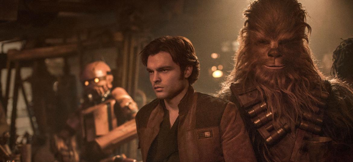 Han Solo (Alden Ehrenreich) e Chewbacca (Joonas Suotamo) em cena de "Han Solo" - Jonathan Olley /Lucasfilm Ltd.