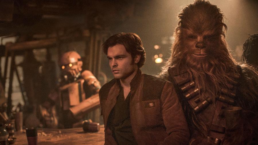 Han Solo (Alden Ehrenreich) e Chewbacca (Joonas Suotamo) em cena de "Han Solo" - Jonathan Olley /Lucasfilm Ltd.