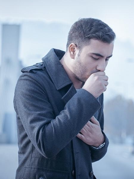 Gripe, resfriado, pneumonia e até refluxo gástrico são doenças que podem ter a tosse como sintoma  - iStock