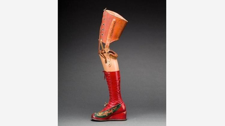 Prótese usada por Frida Kahlo - Victoria and Albert Museum - Victoria and Albert Museum