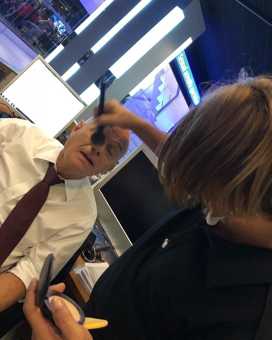 Boechat revelou que usava batom para apresentar o jornal. "Se não passar fico com a boca da Angelina Jolie", disse ao "Brazil Journal" - Reprodução/Instagram