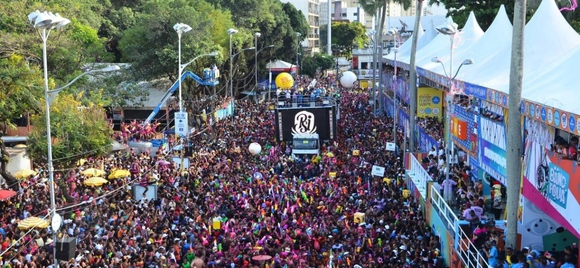 Um dos principais e mais importantes blocos do Carnaval de Salvador, As Muquiranas desfila pelo circuito Campo Grande, em Salvador - Vitor Santos e Kleber Lobo/Ag.FPontes/Divulgação