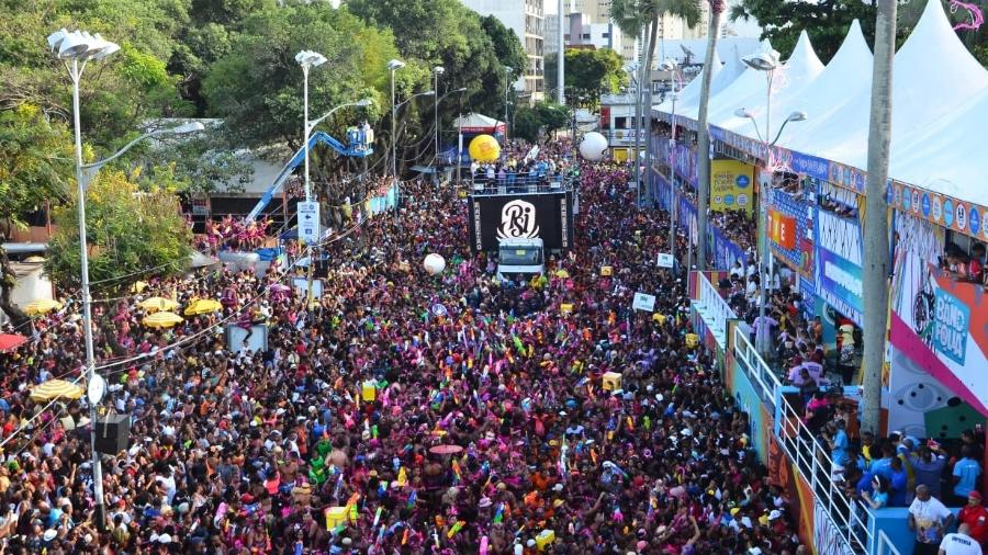 Um dos principais e mais importantes blocos do Carnaval de Salvador, As Muquiranas desfila pelo circuito Campo Grande, em Salvador - Vitor Santos e Kleber Lobo/Ag.FPontes/Divulgação