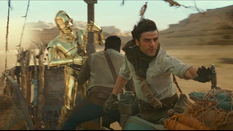 C3PO (Anthony Daniels), Finn (John Boyega) e Poe (Oscar Isaac) em cena de muita ação em "Star Wars IX: The Rise of Skywalker" - Divulgação - Divulgação