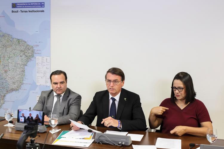 Jair Bolsonaro defendeu CNH sem autoescolas durante uma live, em 25/07/2019