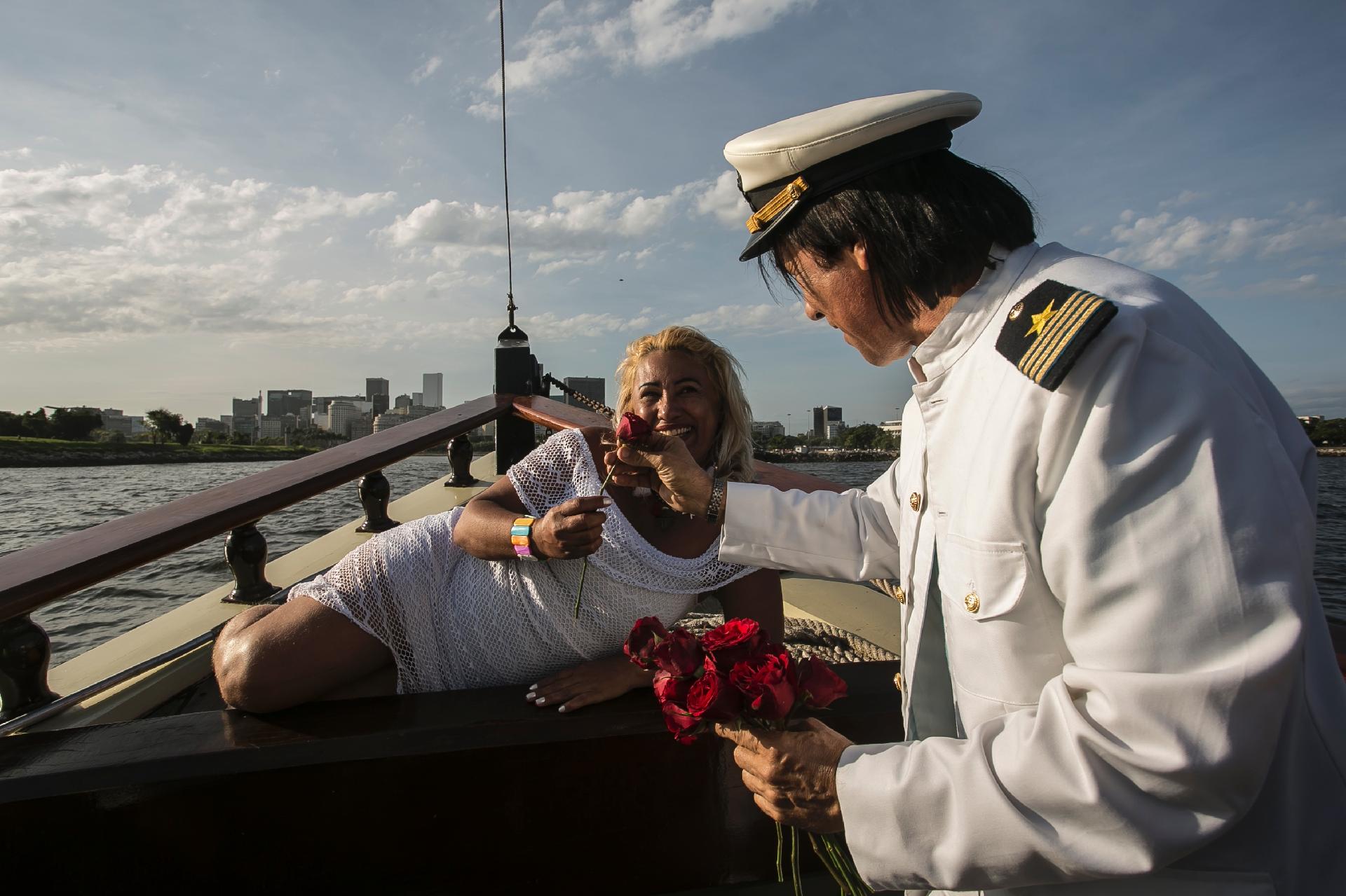 Carlos Evanney e a fã Tiezia Siqueira, atriz e dançarina - Bruna Prado/ UOL