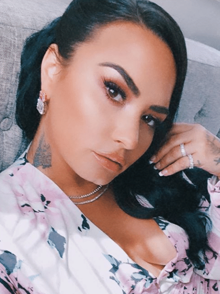 Demi Lovato apareceu com uma nova tatuagem no pescoço - Reprodução / Instagram