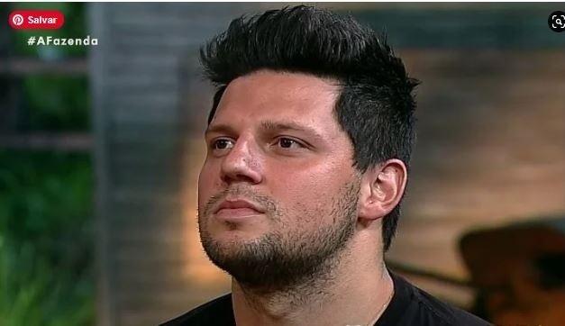 Thiago Servo não aguentou e pediu para sair, deixando seu affair confinada - Reprodução/RecordTV