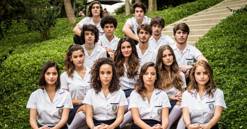 24.jul.2015 - Alunos do colégio Leal Brazil, que são chamados de "burquesinhos" pela turma da outra escola