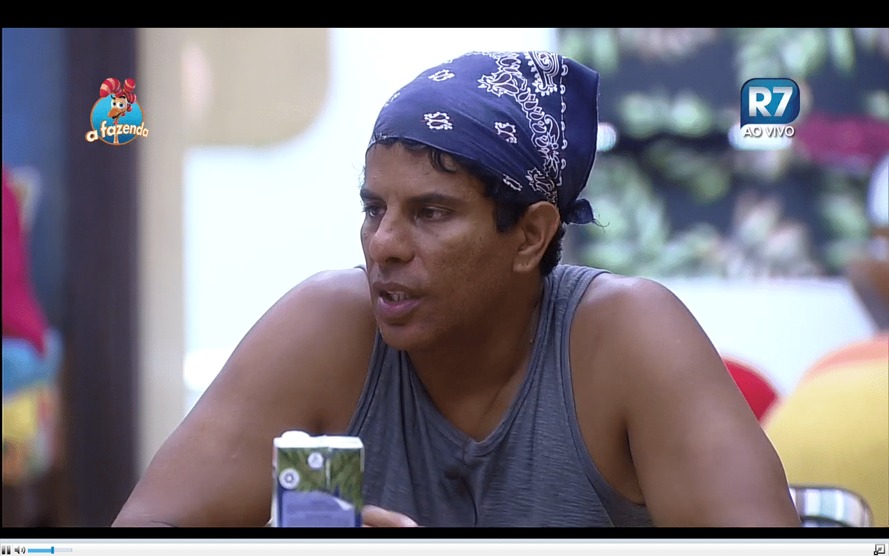 24.nov.2015 - Luka Ribeiro pede para Minerato não desanimar: "Pelo menos uma ou duas vezes no ano eu penso em largar tudo, mas eu tô aqui" - Reprodução/Record