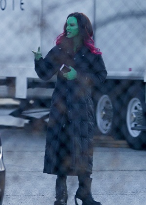 A atriz Zoe Saldana como Gamora em set de "Guardiões da Galáxia 2" - AKM-GSI