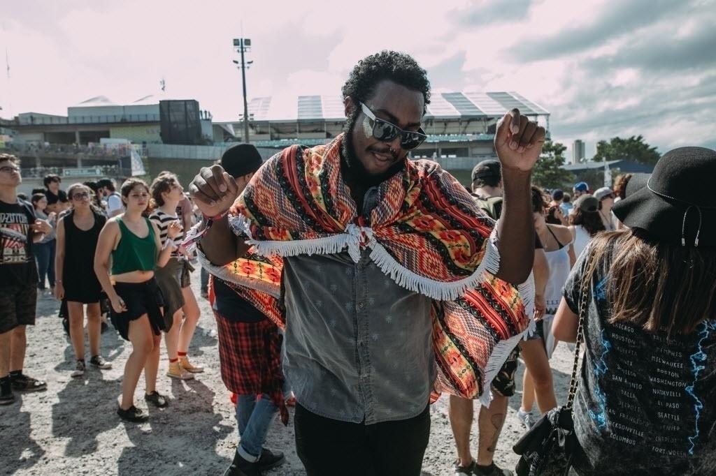 Público dança durante show no Lollapalooza Brasil 2017, no Autódromo de Interlagos de São Paulo - Felipe Gabriel/UOL