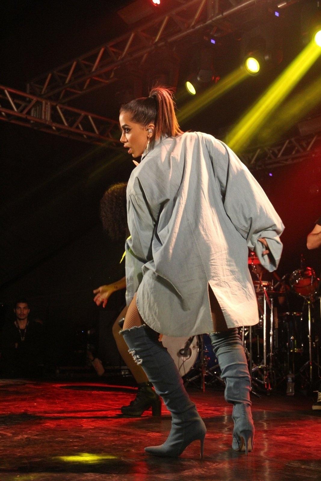 10.ago.2017 - Com roupa larga, Anita faz show no FM Hall, no Centro do Rio de Janeiro - Wallace Barbosa/AgNews