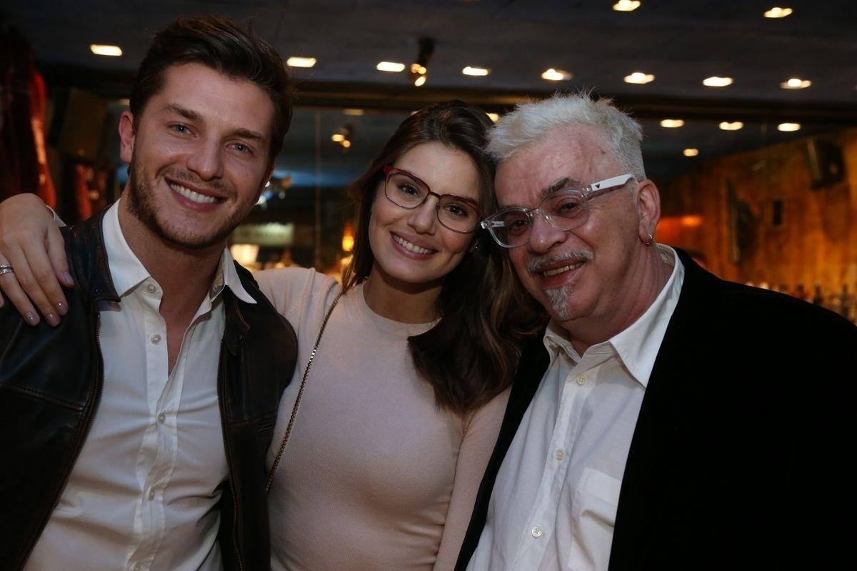 Camila Queiroz e Klebber Toledo prestigiam jantar com Walcyr Carrasco, autor de "O Outro Lado do Paraíso", próxima novela das nove - André Freitas/ AgNews