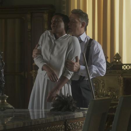 Bernardo tem um caso extraconjugal com a empregada, Balbina, em "Tempo de Amar" - Reprodução/TV Globo - Reprodução/TV Globo