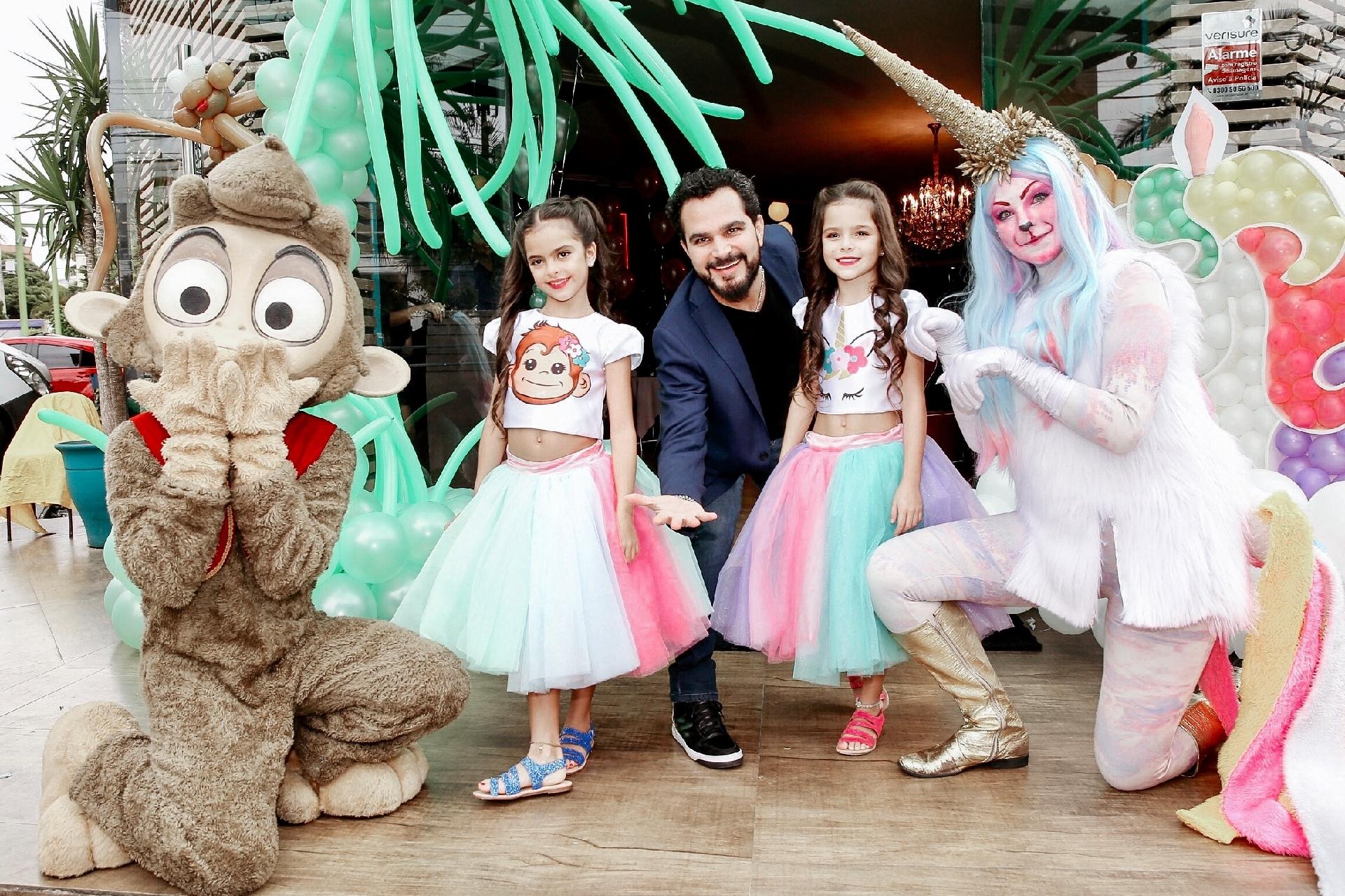 Sertanejo Luciano Camargo comemora aniversário de 8 anos das gêmeas Isabella e Helena com tema "unicórnio" em Alphaville, na Grande São Paulo - Manuela Scarpa/Brazil News